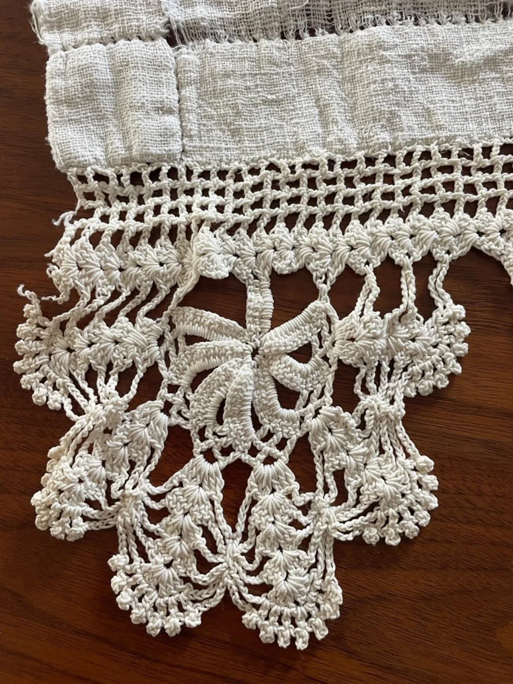 VINTAGE Crochet-Edged Linen Table Runner in Natural Ivory